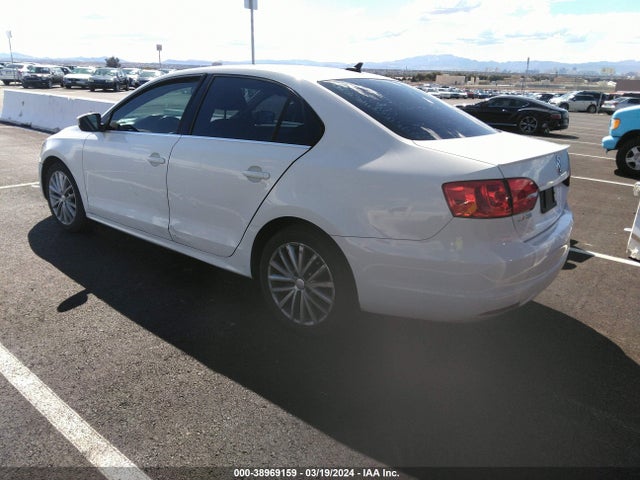 3VWL17AJ3EM375621 Volkswagen Jetta 1.8t Sel
