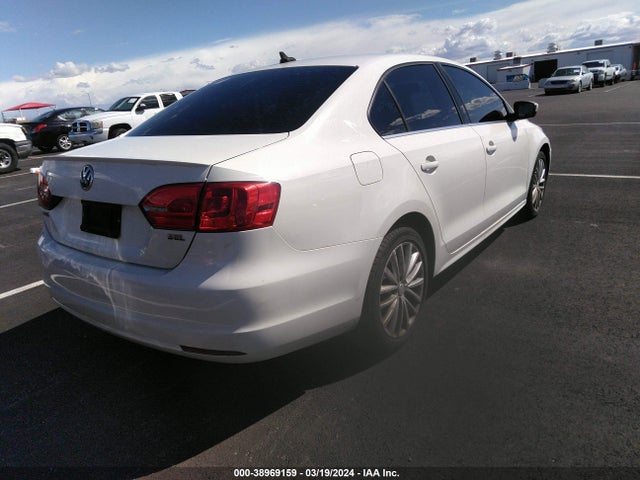 3VWL17AJ3EM375621 Volkswagen Jetta 1.8t Sel