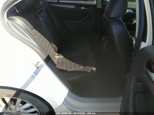 3VWL17AJ3EM375621 Volkswagen Jetta 1.8t Sel