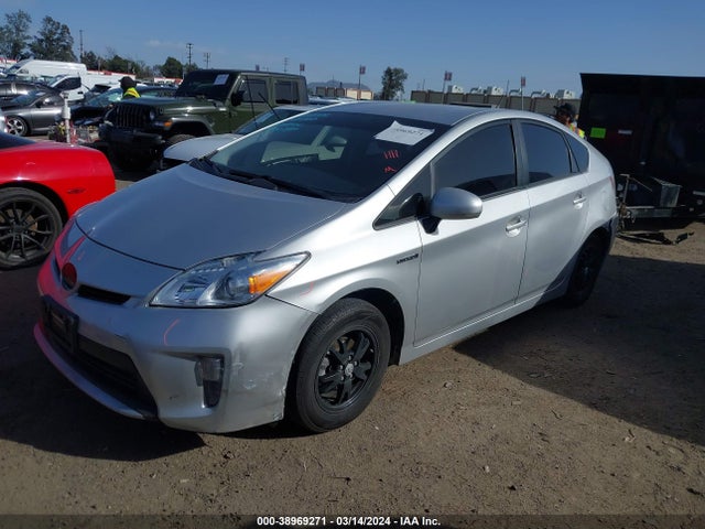 Toyota Prius Three 2014 JTDKN3DUXE1747065 Image 2
