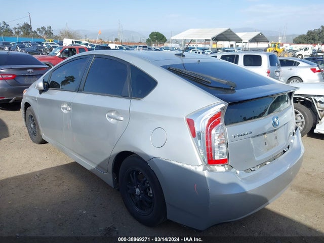 Toyota Prius Three 2014 JTDKN3DUXE1747065 Image 3