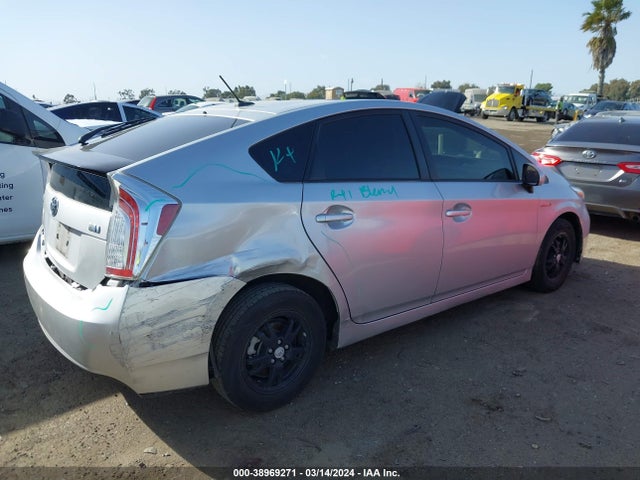 Toyota Prius Three 2014 JTDKN3DUXE1747065 Image 4