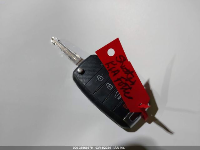 3KPFL4A70JE184871 KIA FORTE S