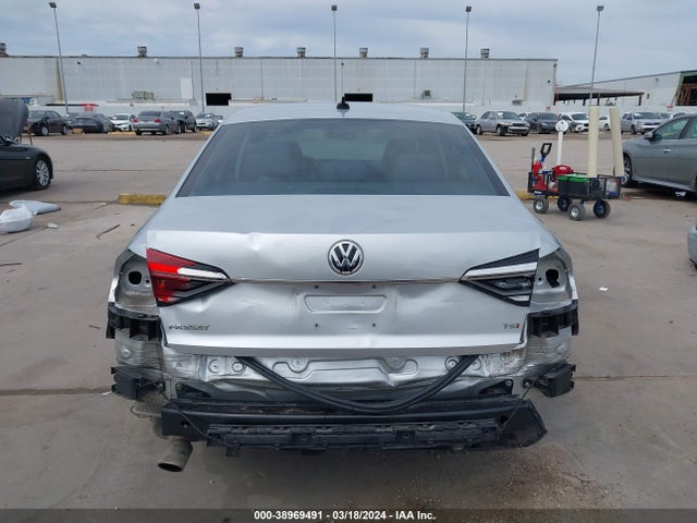 1VWDT7A39HC035766 Volkswagen Passat 1.8t R-line