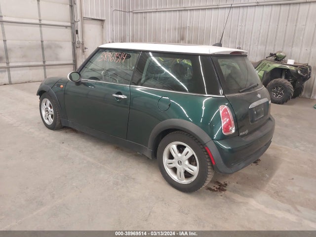 2006 MINI COOPER WMWRC33596TK72350 Photo 2