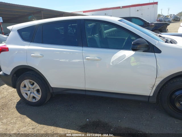 Toyota RAV4 LE 2015 JTMZFREV5FD077611 Image 13