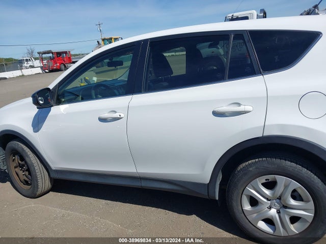 Toyota RAV4 LE 2015 JTMZFREV5FD077611 Image 14