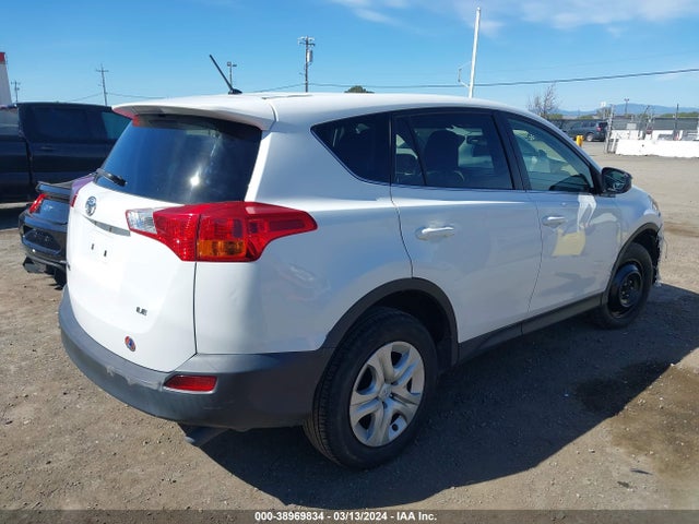 Toyota RAV4 LE 2015 JTMZFREV5FD077611 Image 4