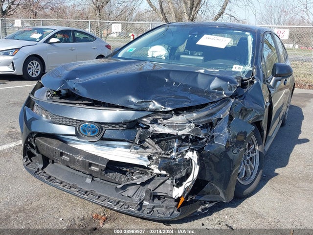 Toyota Corolla Hybrid Le 2021 JTDEAMDE8MJ014731 Image 2