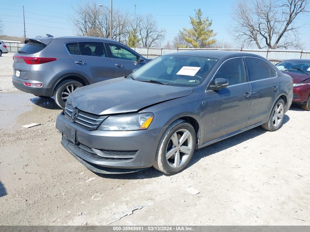 Volkswagen Passat 1.8t Wolfsburg Edition 2014 1VWAT7A39EC037189 Image 2