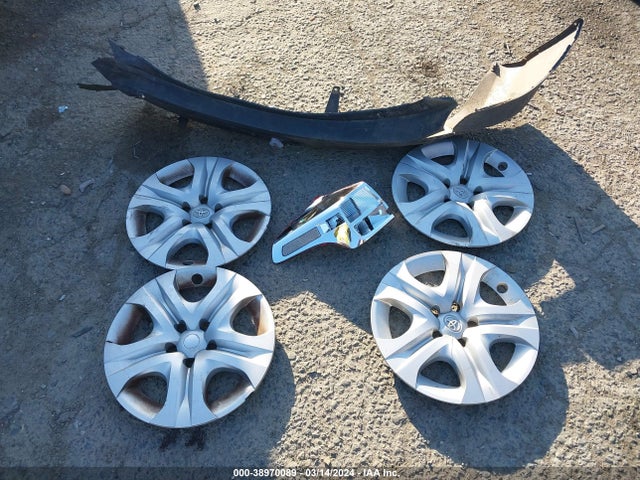 Toyota RAV4 LE 2015 JTMBFREV8FJ046811 Image 12