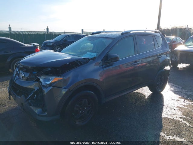 Toyota RAV4 LE 2015 JTMBFREV8FJ046811 Image 2