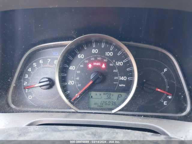 Toyota RAV4 LE 2015 JTMBFREV8FJ046811 Image 7