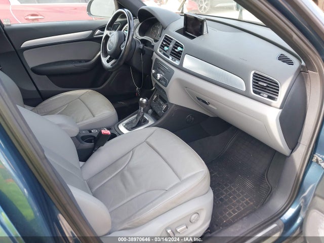WA1BCCFS5JR011058 Audi Q3 2.0t Premium/2.0t Sport Premium