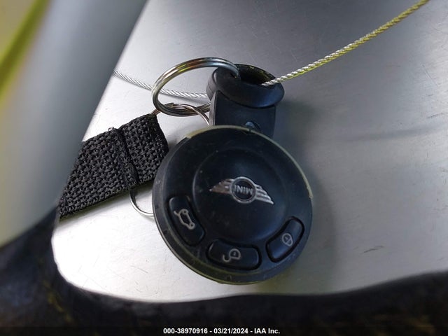 2010 MINI COOPER CLUBMAN WMWML3C5XATX39195 Photo 10