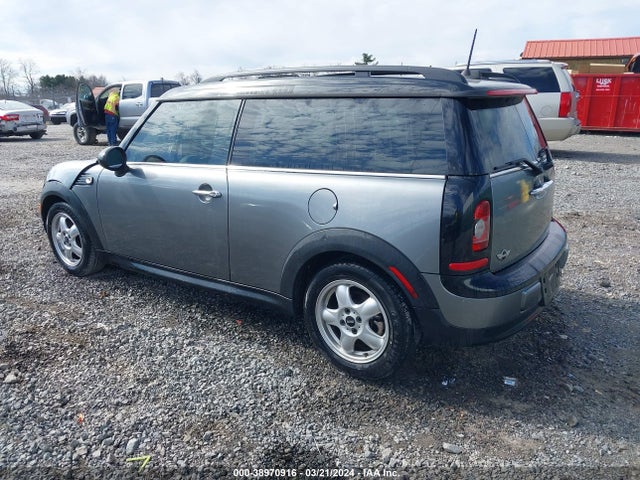 2010 MINI COOPER CLUBMAN WMWML3C5XATX39195 Photo 2