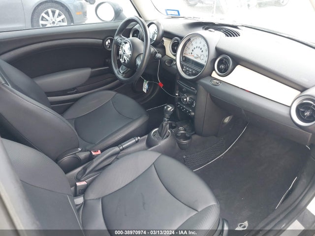2012 MINI COOPER CLUBMAN WMWZF3C5XCT489277 Photo 4
