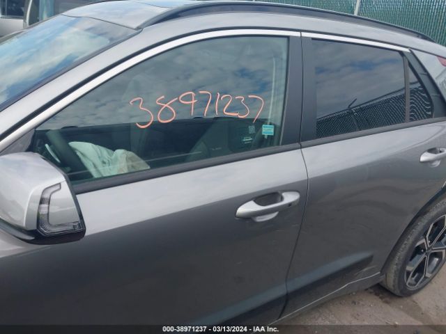 KNDCR3LE8P5051769 KIA Niro Ex Touring