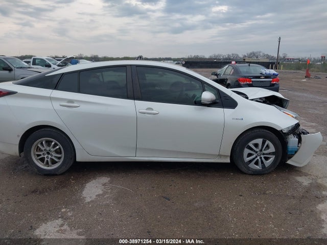 Toyota Prius Two 2017 JTDKBRFU0H3050974 Image 14