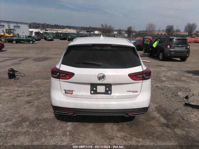 W04GU8SX9J1125354 Buick Regal Tourx Preferred