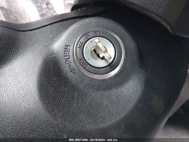 Toyota RAV4 LE 2018 2T3BFREV2JW781228 Image 11