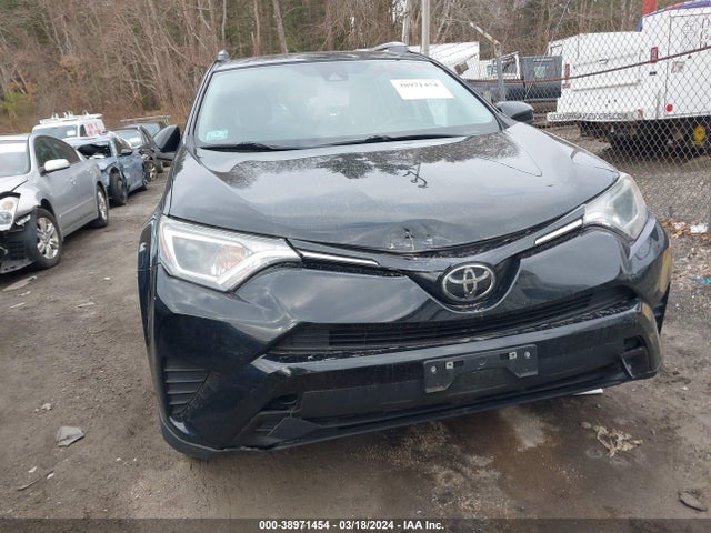 Toyota RAV4 LE 2018 2T3BFREV2JW781228 Image 12