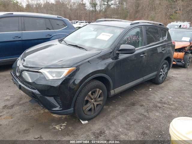 Toyota RAV4 LE 2018 2T3BFREV2JW781228 Image 2