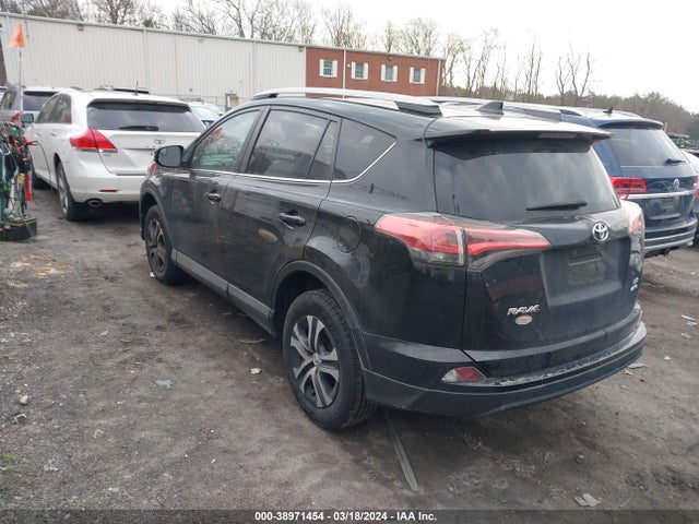 Toyota RAV4 LE 2018 2T3BFREV2JW781228 Image 3