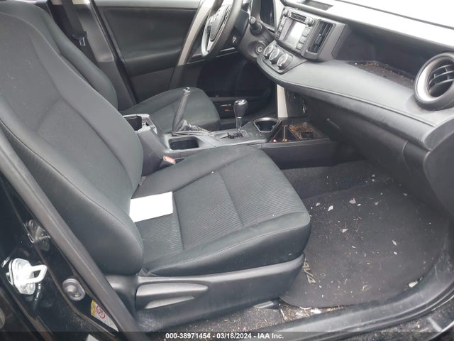 Toyota RAV4 LE 2018 2T3BFREV2JW781228 Image 5