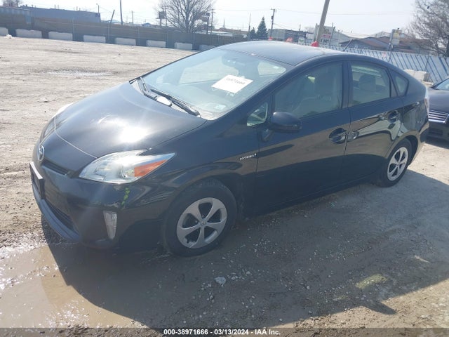 Toyota Prius Three 2014 JTDKN3DUXE0371635 Image 2