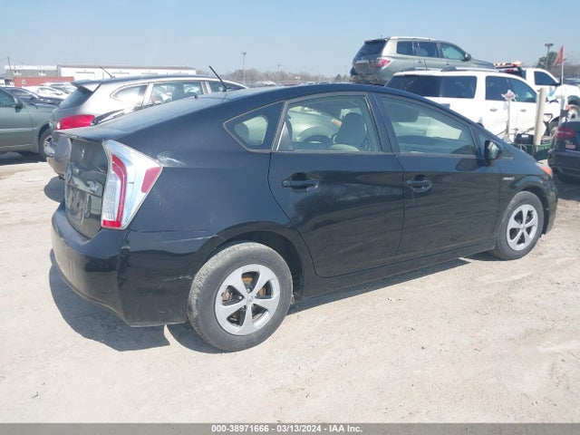 Toyota Prius Three 2014 JTDKN3DUXE0371635 Image 4