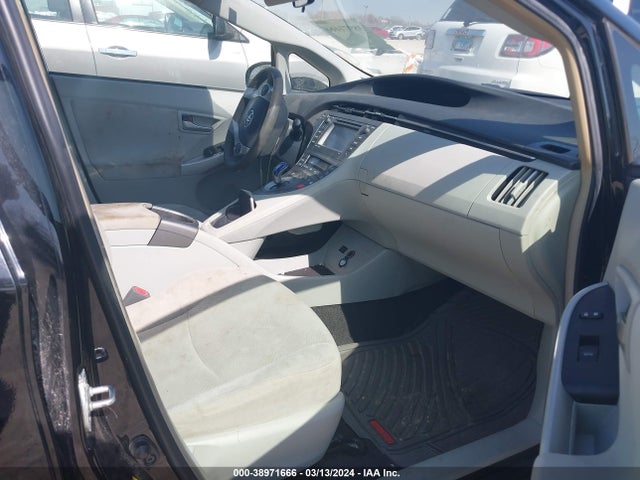 Toyota Prius Three 2014 JTDKN3DUXE0371635 Image 5