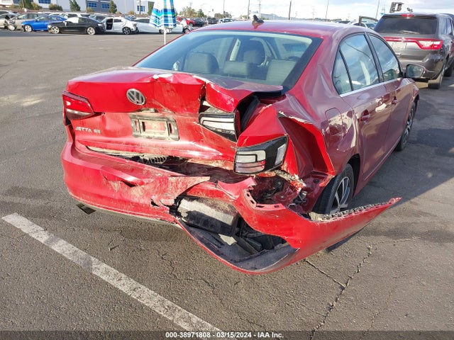 3VWDB7AJ8JM261528 Volkswagen Jetta 1.4t Se/1.4t Wolfsburg Edition
