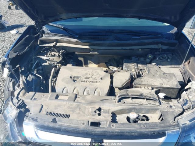 JA4AZ3A38JZ006852 Mitsubishi Outlander Se