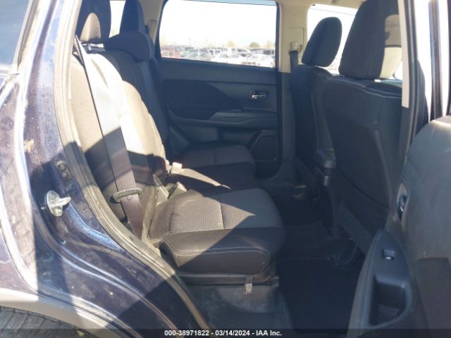 JA4AZ3A38JZ006852 Mitsubishi Outlander Se