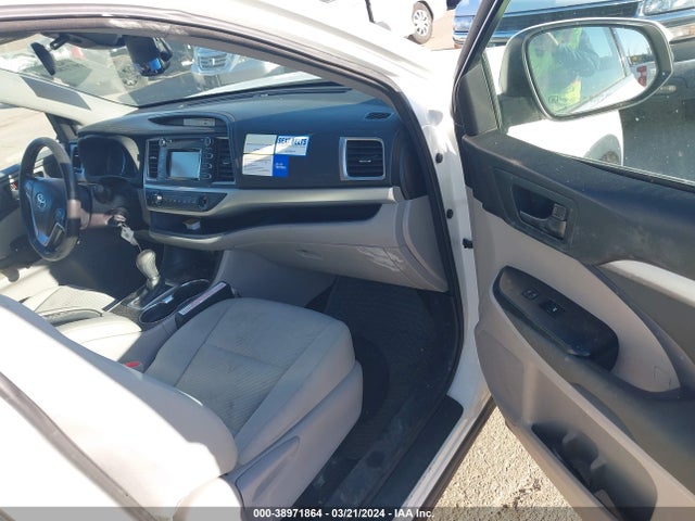 Toyota Highlander Le 2017 5TDBZRFH5HS369929 Image 5