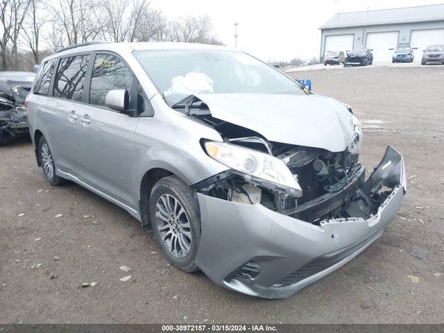 2018 5TDYZ3DCXJS917086 main image