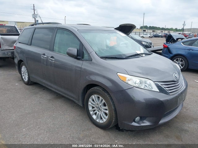 Toyota Sienna Xle 8 Passenger 2017 5TDYZ3DC4HS891322 main image