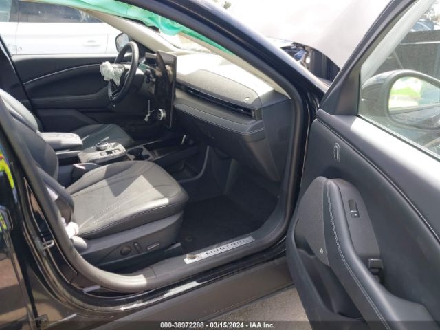 3FMTK3RM8NMA28255 Ford Mustang Mach-e Premium