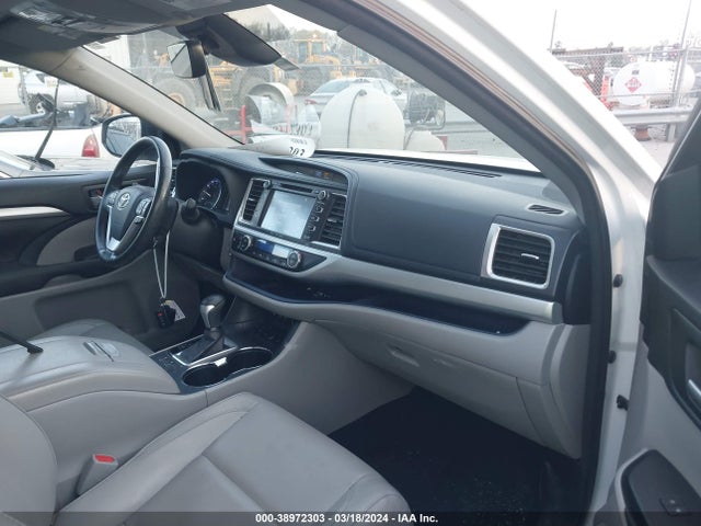 Toyota Highlander Xle 2017 5TDJZRFH9HS512845 Image 5