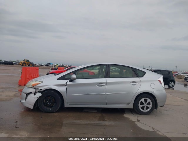 Toyota Prius Three 2014 JTDKN3DU8E1749882 Image 14