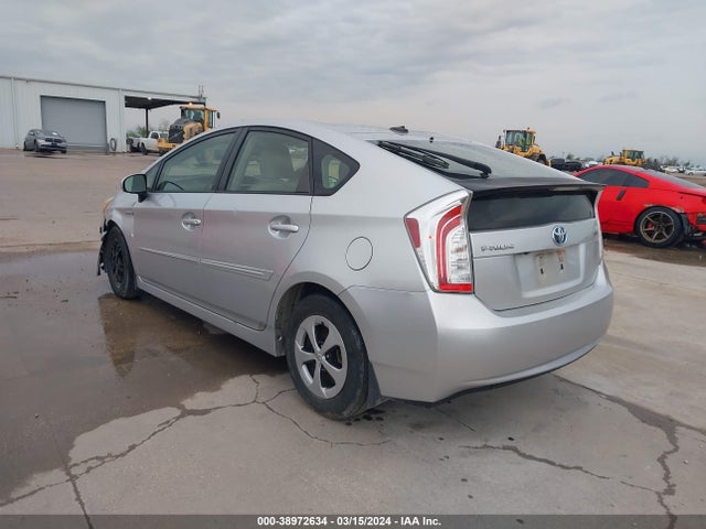 Toyota Prius Three 2014 JTDKN3DU8E1749882 Image 3
