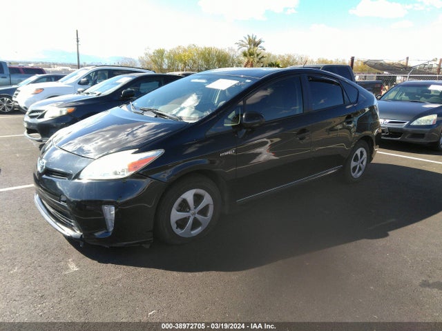Toyota Prius Three 2014 JTDKN3DU1E1775305 Image 2