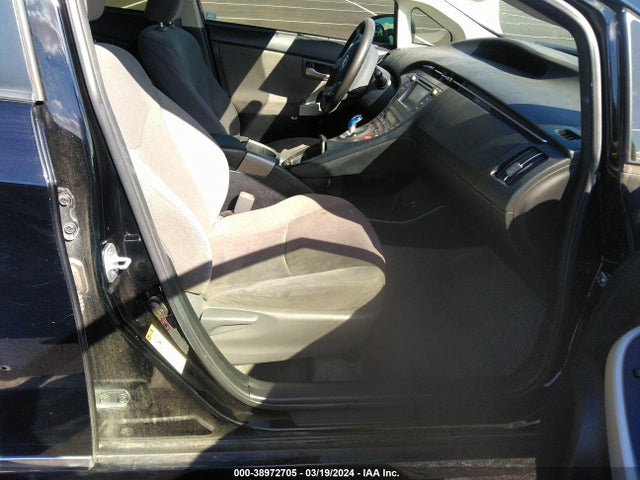 Toyota Prius Three 2014 JTDKN3DU1E1775305 Image 5