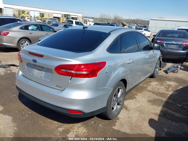 Ford FOCUS SE 2018 1FADP3FE3JL244278 Image 4