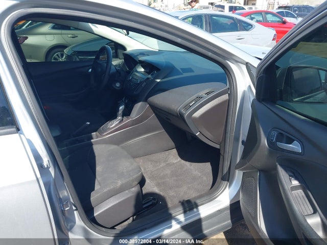 Ford FOCUS SE 2018 1FADP3FE3JL244278 Image 5