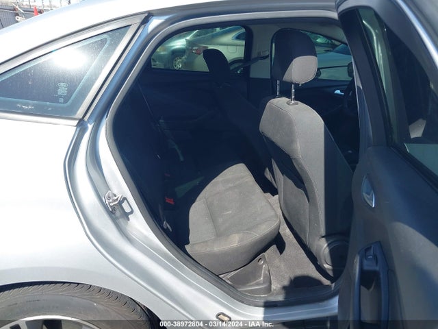 Ford FOCUS SE 2018 1FADP3FE3JL244278 Image 8