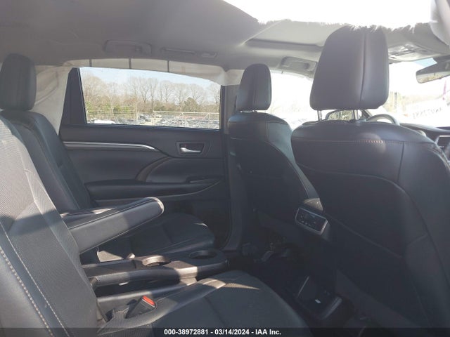 Toyota Highlander Limited 2017 5TDYZRFH9HS215945 Image 8