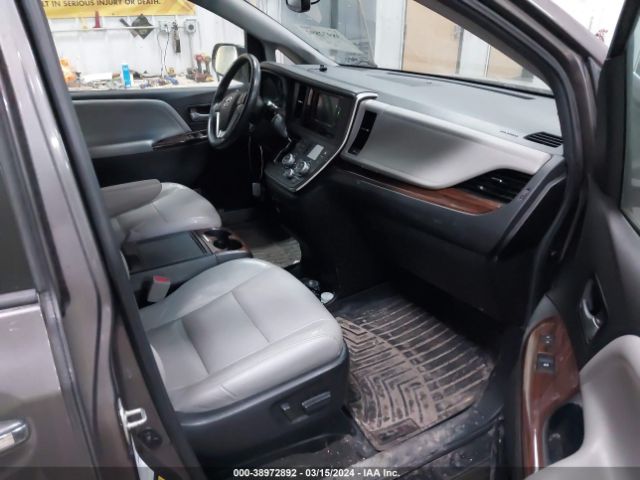 5TDDK3DCXFS105281 Toyota Sienna Limited 7 Passenger