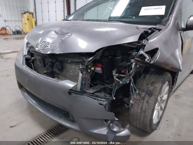 5TDDK3DCXFS105281 Toyota Sienna Limited 7 Passenger